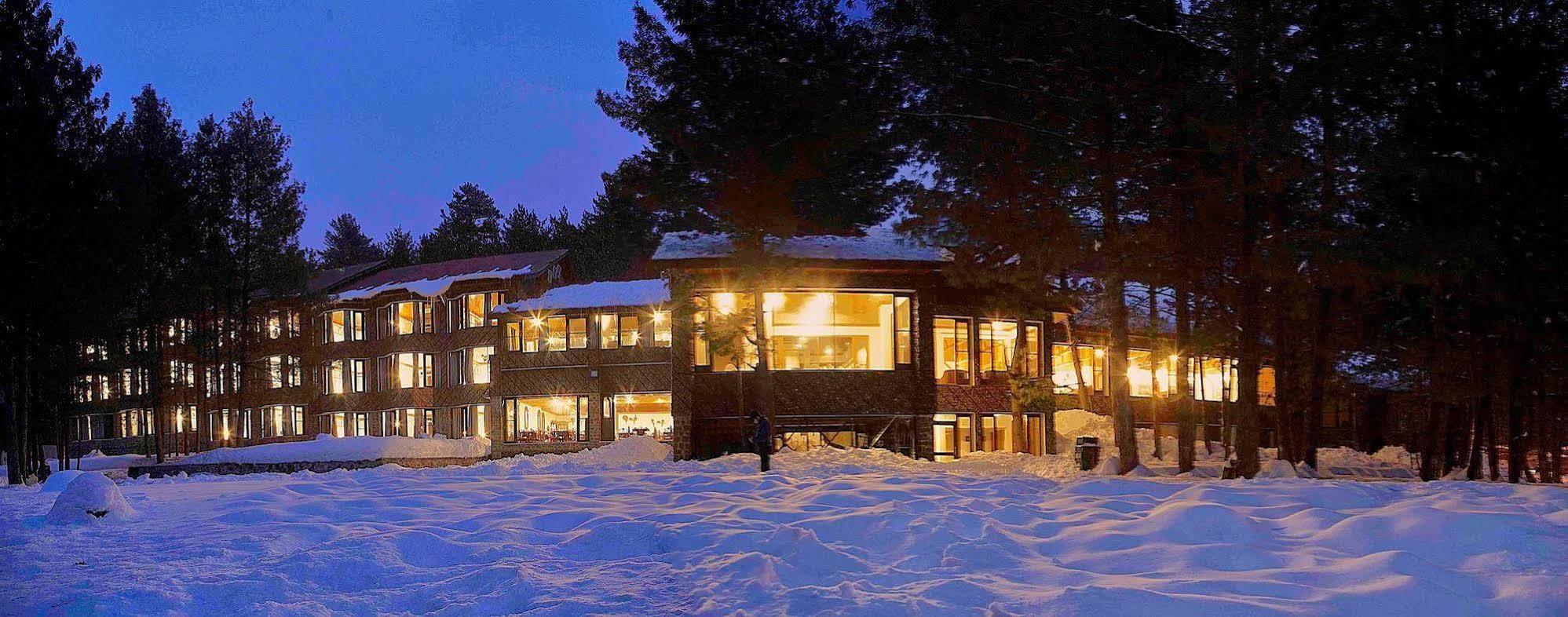 Senator Pine N Peak Hotel Pahalgām Eksteriør billede